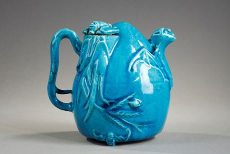 Blue White : Rare peach-shaped teapot turquoise blue enamelled biscuit  - 18/19th century 