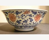 Blue White : porcelain pair of bowls enamelled underglaze blue and copper red with stylised flowers and leaves  - mark xuande ? - Circa 1800/1850
D   20,5cm