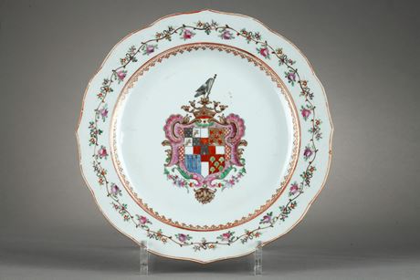 Polychrome : assiette en porcelaine de la compagnie des indes portant les armoiries portugaises  d'antonio de sousa falcao de Saldanha coutinho chine de commande  vers 1770

D 23cm