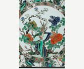 Polychrome : plat de la famille verte  très finement decoré de fleurs et oiseaux 
Chine epoque Kangxi 1662/1722

D 36cm