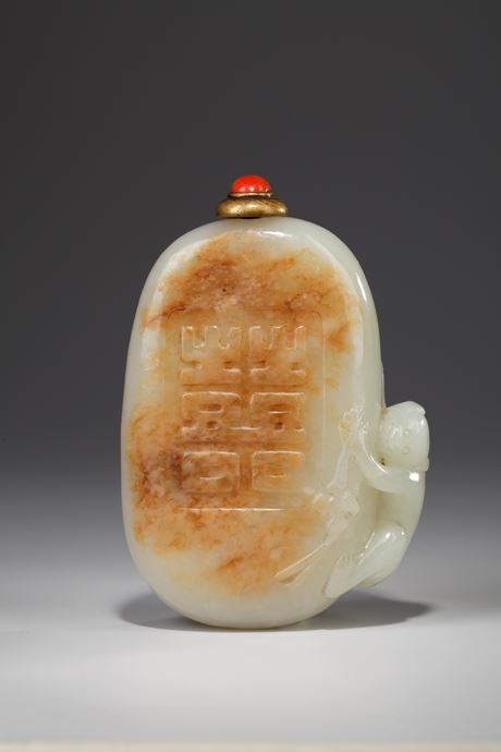 Snuff Bottles : Superb jade snuff bottle sculpted with "Shuang xi" sign and a monkey-1750/1850-