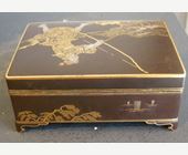 Works of Art : box in iron lacqued  - inlaid with copper gold and silver - mark nippon koku kyoto ju komai sei 
Japan Meiji period (1868 1912)
D 10cm