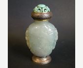 Snuff Bottles : jadeite snuff bottle green sculpted  - 19th century -
Silver mounted by Maquet Rue Royale Paris - 1930 -
