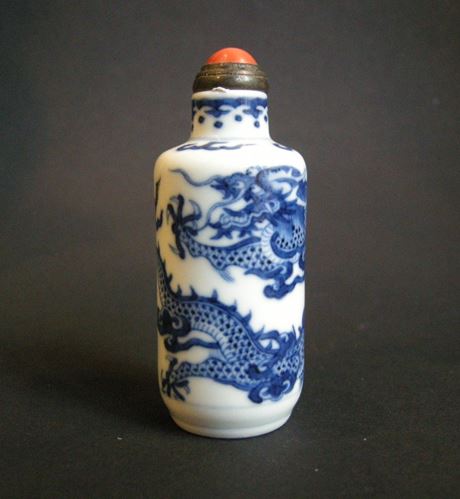 Snuff Bottles : snuff bottle porcelain blue and white painted in nice undergglaze blue with dragon and clouds  - 1800/1860 