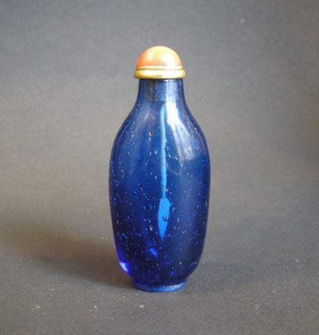Snuff Bottles : glass snuff botthe blue saphir  - qianlong period 1736/1795