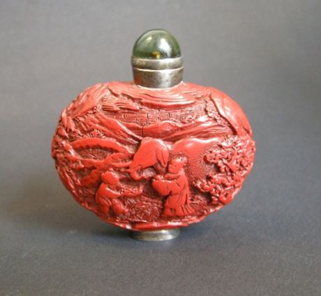 Snuff Bottles : Lacquer cinabar snuff bottle -Qianlong period 1736 1795