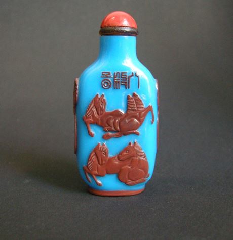 Snuff Bottles : Glass Snuff bottle overlay -Yangzhou 1790/1850