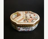 Works of Art : rare snuff box chinese export porcelain famille rose decorated with figures and landscape.
Qianlong period 1736/1795
metal with gold mount occidental 18°century 