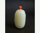 Snuff Bottles : Jade snuff bottle in fruit shape -  1750/1850