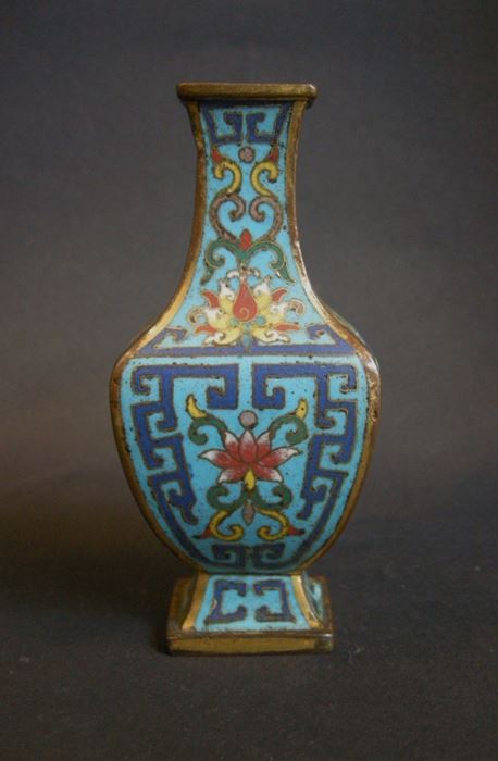 Works of Art : Rare small vase with for sides in cloisonné enamel -  Qianlong period 1736/1795
