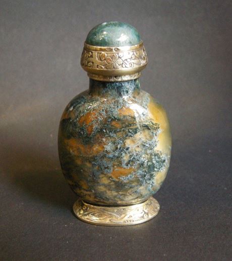 Snuff Bottles : Agate "Moss"snuff bottle 1750/1850 -Mounted by Maquet (Paris)1930/1950