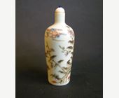Snuff Bottles : Porcelain snuff bottle finely decorated with mappies - Circa 1800/1850 -