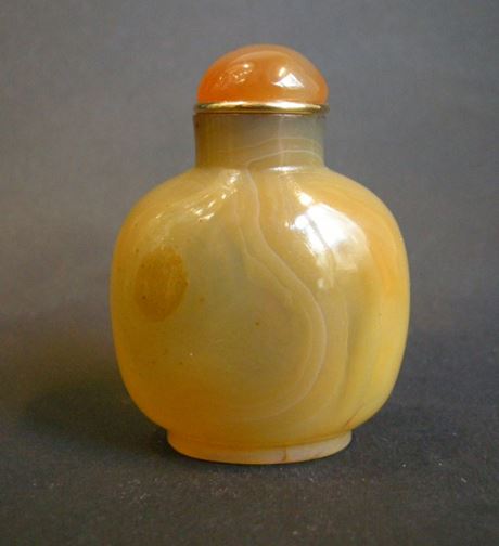 Snuff Bottles : snuff bottle agate  very well hollowed _   Chinese 1750/1850