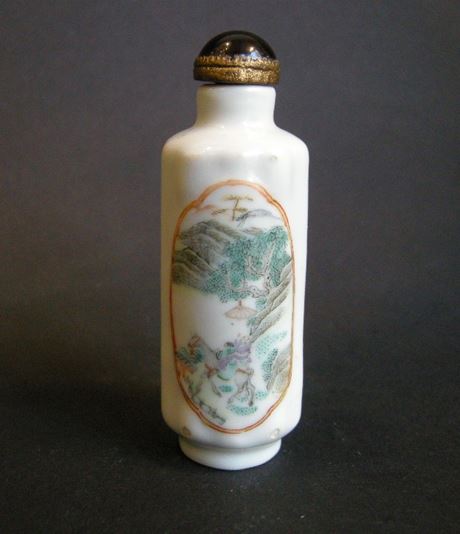 Snuff Bottles : porcelain snuff bottle with two panels decorated with figures in a landscapes  _ 19th century