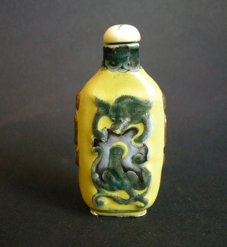 Snuff Bottles : Porcelain snuff bottle influenced by Overlay glass bottle  decorated with
dragons on yellow ground - Guanxu period 1875/1920