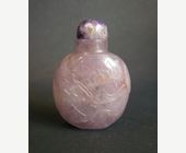 Snuff Bottles : Crystal Amethyst snuff bottle sculpted with Lotus and pine -1780/1850