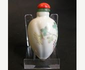 Snuff Bottles : porcelain snuff bottle in fruit shape decorated  polychrom enamel .
19° century 