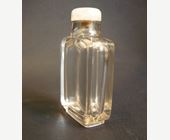 Snuff Bottles : Pure rock Crystal snuff bottle of rectangular shape -  1800/1850