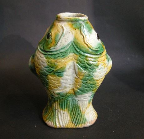 Polychrome : Vase "Famille verte" biscuit . Fish shape -Kangxi period 1662/1722