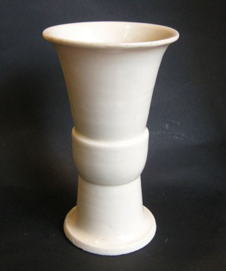 Blue White : vase "blanc de chine" Gu shape -  Dehua kilns Fujian province - 1640- 
(H 17cm)