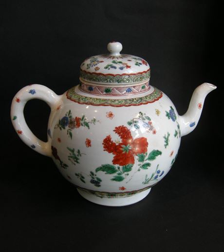 Polychrome : Grande verseuse probablement a punch  en porcelaine de la famille verte - Kangxi period 1662/1722