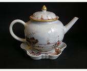 Polychrome : Theiere et pattipan en porcelaine de la "famille rose"  à decor Europeen 
dans le style de Meissen  - Chine epoque Qianlong 1736/1795 