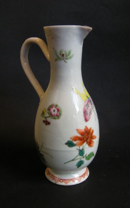 Polychrome : Rare burette  porcelain "Famille rose"  with flowers and butterfly decoration  - Qianlong period 1736/1795