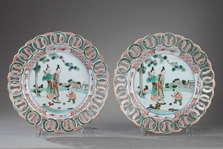 Polychrome : Assiettes avec une bordure ajourée en porcelaine de la famille verte  -
Chine Epoque Kangxi 1662/1722 -

