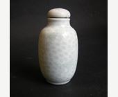 Snuff Bottles : snuff bottle porcelain celadon decorated in anhua style of fish and aquatic plants  - stopper original porcelain - Qianlong mark  - 19° century