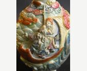 Snuff Bottles : snuff bottle porcelain molded and sculpted wiyh the history of the legendary explorer Zhang Qian  during a shipwreck - Mark Qianlong   - 1820/1870