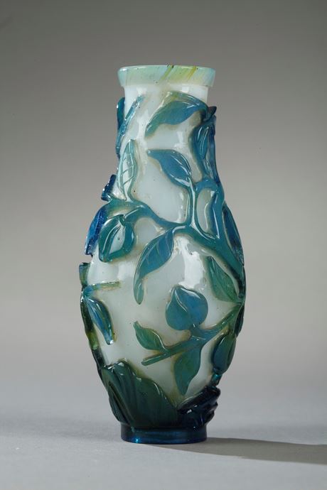 Works of Art : small vase overlay glass turquoise  blue, green  on ground white opaque decorated with longevity peach and foliage -    18/19° century 