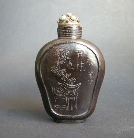 Snuff Bottles : Lacquered wood snuff bottle - 19th century-