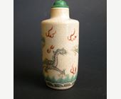 Snuff Bottles : snuff bottle porcelain polychrom "soft past" decorated with dragons - circa 19th century -