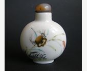 Snuff Bottles : snuff bottle porcelain decorated on each face with a crab - mark workshop - 1820/1850 -