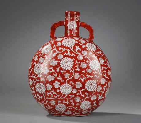 Polychrome : Rare gourde (moonflask) en porcelaine decorée en rouge de fer de nombreuses fleurs - Chine Epoque Kangxi 1662/1722