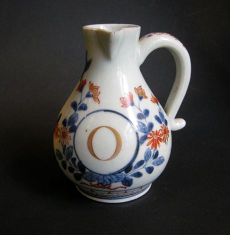 Japanese : small ewer porcelain for the oil - Japan Arita  circa 1700 -