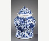Blue White : winepot blue and white porcelain molded in bamboo shape.
Kangxi period 1662/1722 