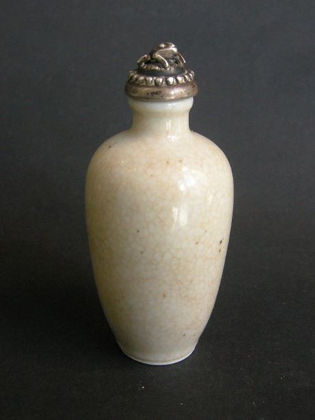 Snuff Bottles : Snuff bottle porcelain beige crackle with anhua decoration  prunus flowers. circa 1790/1880
Silver metal stopper in the shape of a frog