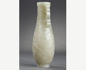 Works of Art : vase  nephrite Moghol style  finely sculpted  with flowers - 18th century -