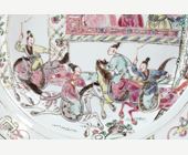 Polychrome : Dish "Famille rose" porcelain  with a scene men looking at women on horseback - 1735/1740
Diam 25cm - 
