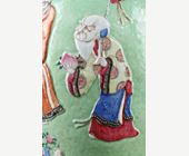 Polychrome : Grand vase en porcelaine a fond "graviatta" et en leger relief du celèbre décor  de troix des plus importantes divinités du Taoisme  - du bonheur de la prospérité et de la longevité (fu lu et shou)  Chine Epoque 19em siècle
H 62 cm