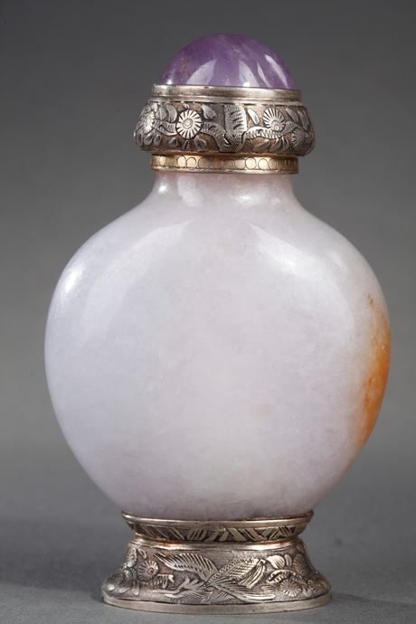 Snuff Bottles : Rare snuff bottle jadeite lavender color with brown spot. 1750/1850  - Maquet Paris silver mount (1930)
