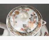 Polychrome : Pot a lait en porcelaine émaillée en rouge de fer et grisaille d oiseaux et fleurs - Chine epoque Yongzheng 1723/1735