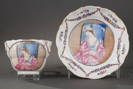 Polychrome : Cup with handle  and saucer decorated with European decor . A wife dressed Oriental  - Qianlong period 1736/1795 -