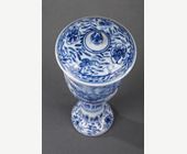 Blue White : Gobelet and cover  Blue and White porcelain  - Kangxi period 1662/1722 -      H 18cm