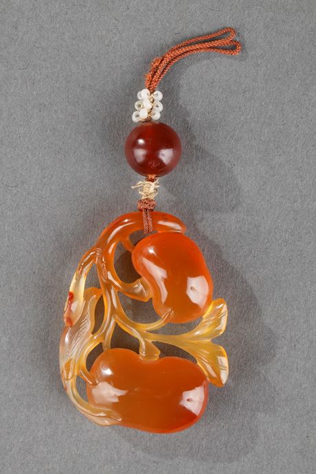 Works of Art : Cornaline pendant in the shape of two fruits and their foliage with a bird - 19th century -