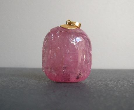 Works of Art : Tourmaline pendant finely sculpted in relief of a qilong holding a lingzhi branch - Chinese 19th century