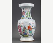 Polychrome : Vase polychrome porcelain decorated with the eight taoist immortals among the clouds - Yongzheng period 1723/1735