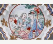 Polychrome : Pattipan en porcelaine de la Famille Rose à décor Européen : Le depart des pelerins pour l ile de Cythère d après une gravure de Bernard Picart de 1708 . Chine epoque Qianlong (1736/1795) vers 1750
