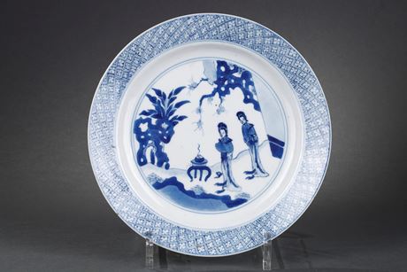 Blue White : Chinese blue and white porcelain plate with two long Eliza in a garden in front of a censer 
Kangxi mark and period (1662/1722)